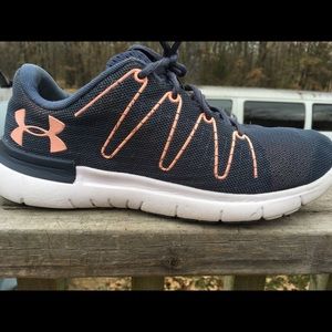 Women's Under Armour Thrill 3 running shoes size 9.5